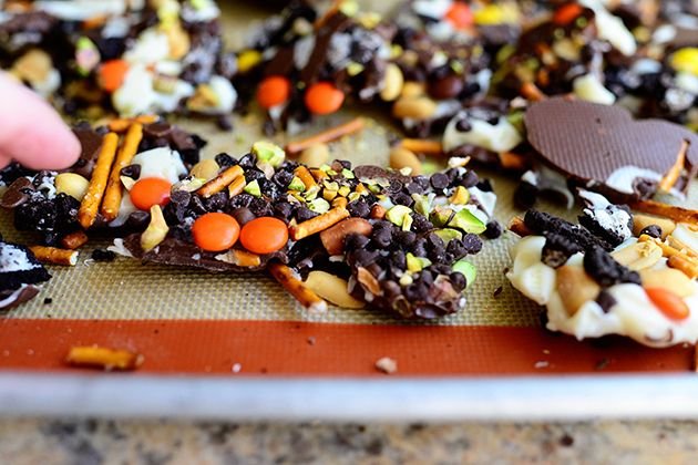 Halloween bark eassy recipe 