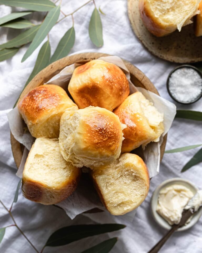 Read more about the article Sourdough Dinner Rolls Recipe